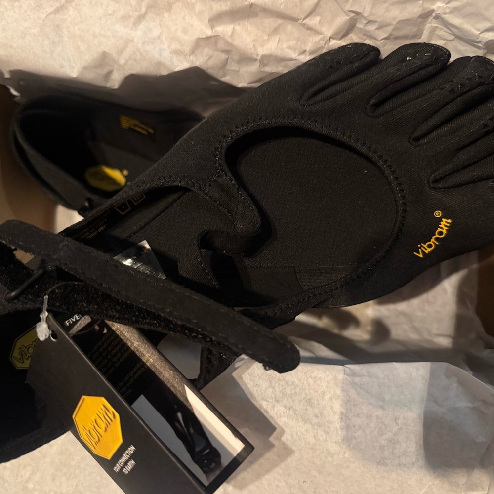 Vibram Black FiveFingers Footwear (V-Soul) -Defect*